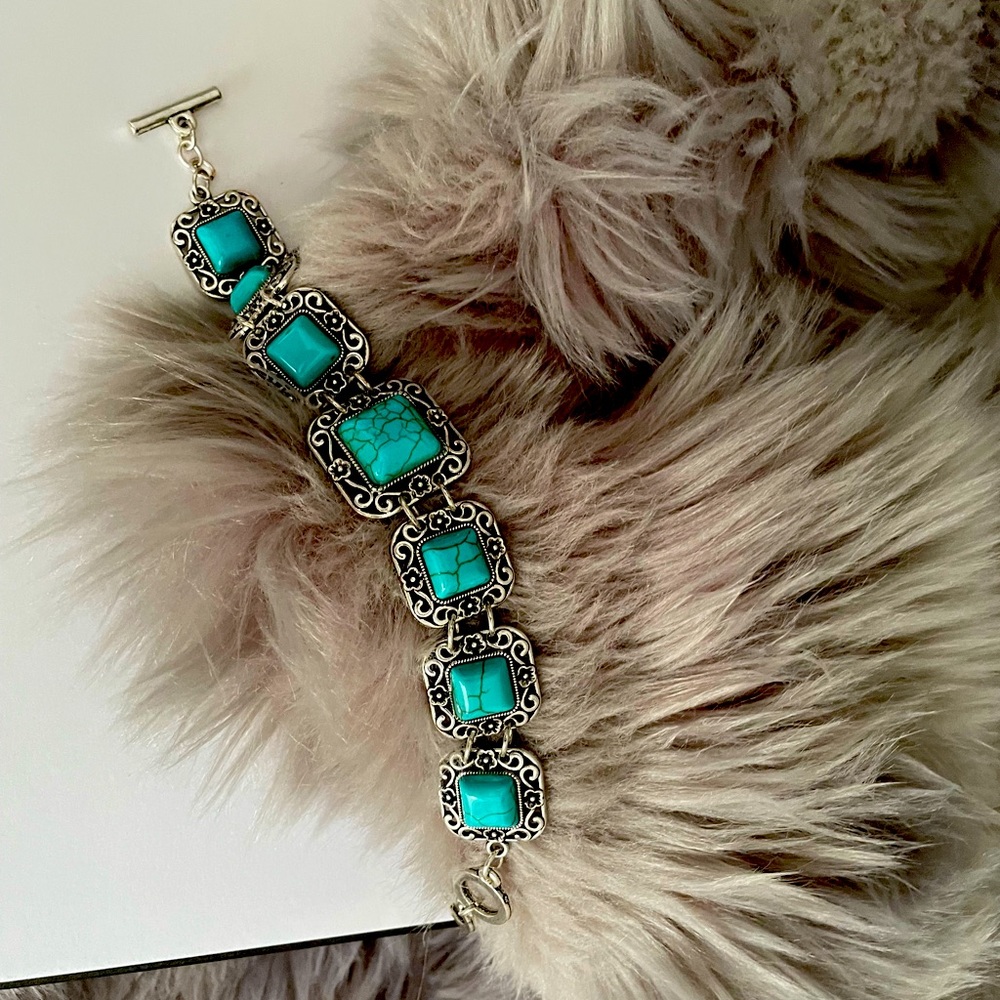 ✨Silver and Turquoise Look stones fashion bracelet ✨NEW - Picture 2 of 5